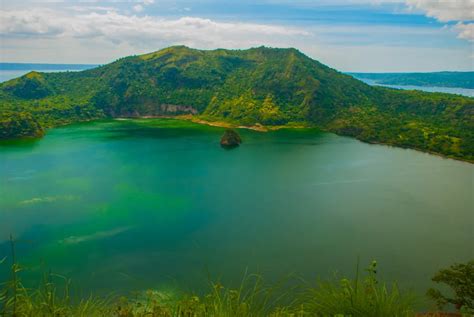 Vulcan Point: Fascinating Island within a Lake in an Archipelago ...