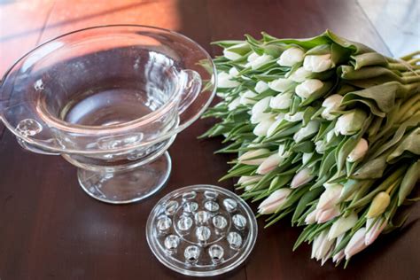 How To Use A Glass Floral Frog Tulip Centerpiece Vintage Bu Te