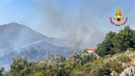 Incendi A Palermo E Messina Aeroporto Chiuso Ciocina Situazione