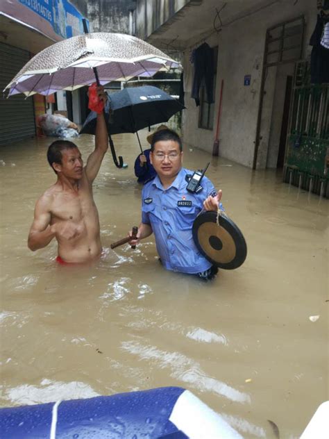 珠海多处水浸 民警敲锣转移群众500多人新浪广东新浪网