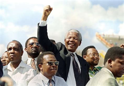 Nelson Mandela, South Africa's face of change, dies