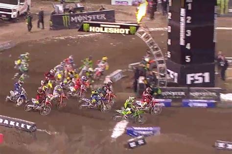 Highlights: 2016 Anaheim 1 Supercross - Transmoto