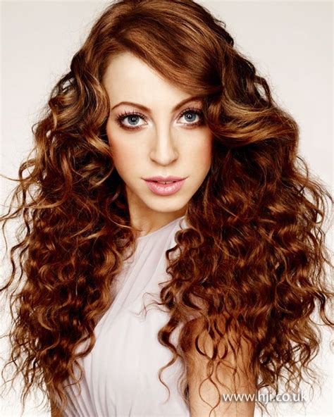 Brunette Long Tight Curls Hairstyle Gallery In Frisuren Langhaar Hei E Frisuren