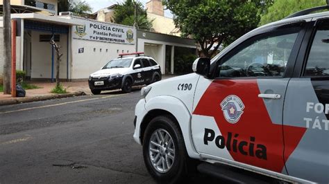 Homens armados sequestram motorista e roubam caminhão na SP 255 em