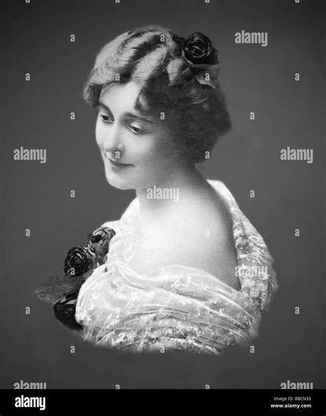 Victorian Actress Hi Res Stock Photography And Images Alamy