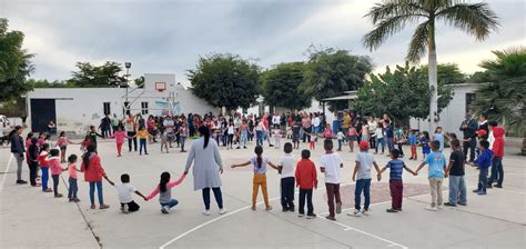 Alcaldesa De Navolato Y La Semujeres Hacen Felices A 100 Familias