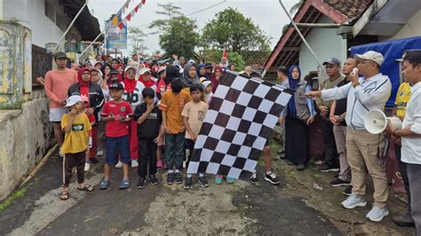 semarak agustusan  manonjaya meriah jalan sehat bersama wakil bupati