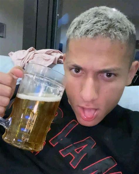 richarlison Fotos de jacaré Jogadores seleção brasileira Futebol