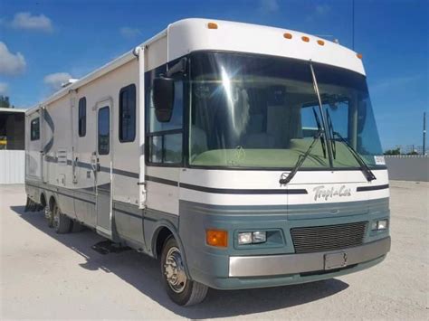 Explore The Beauty Of Nature In A 2000 National RV Tropi Cal