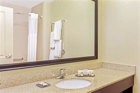 La Quinta Inn & Suites by Wyndham Lancaster | Ronks, PA Hotels