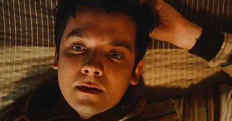 Xem phim Sex Education tôi nghẹn ngào nhớ lại ngày bố đập vỡ bát cơm trên bàn tuổi thơ tôi từ