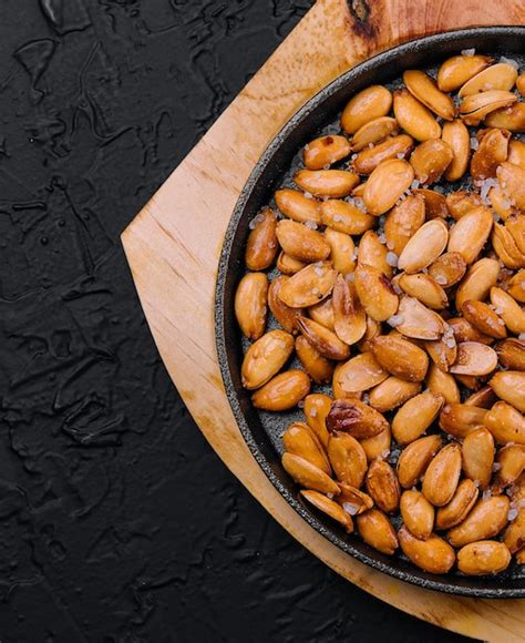 Premium Photo Organic Roasted Salty Peanuts In A Pan