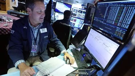 Wall Street Se Despide De La Semana En Rojo Con El Foco En Los Bonos Y