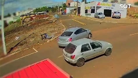 C Mera De Monitoramento Registra Colis O Frontal No Bairro Periolo Em