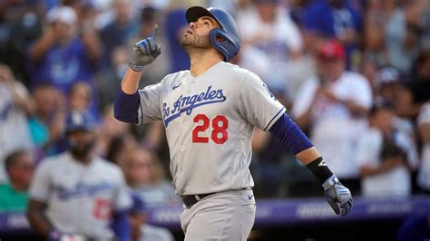 Dodgers' JD Martinez hits 299th, 300th career home runs in win over ...