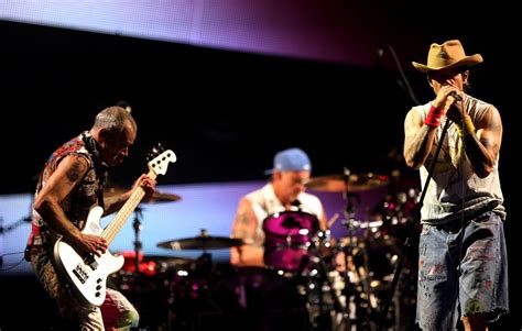 Red Hot Chili Peppers fecha 4ª noite do Rock in Rio show morno veja fotos Jovem Pan