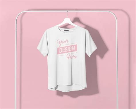 Uma Maquete De Camiseta Branca Pendurada Psd Premium