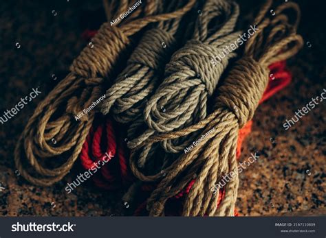 Shibari nude plus de photos de stock libres de droits proposées sous licence Shutterstock