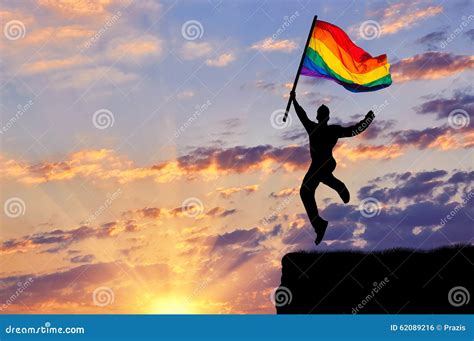 Silueta De Un Gay Feliz Foto De Archivo Imagen De Cielo 62089216