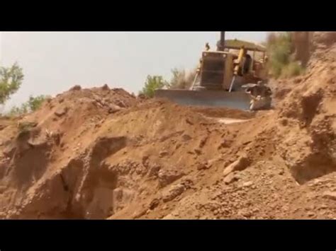 Danger Area Pilot Cutting Dozer D155 Make A Step YouTube