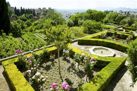 Granada Alhambra Nasrid Palaces And Generalife Tour Getyourguide