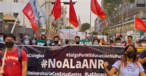 Por culpa del Congreso estamos en las calles jóvenes marchan en