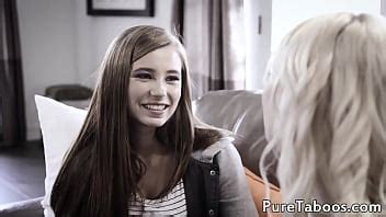 linda belleza de 18 años facialized en trío XVIDEOS