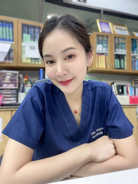 Nữ y tá xinh đẹp đam mê marathon đăng ảnh bikini dậy sóng mạng xã hội