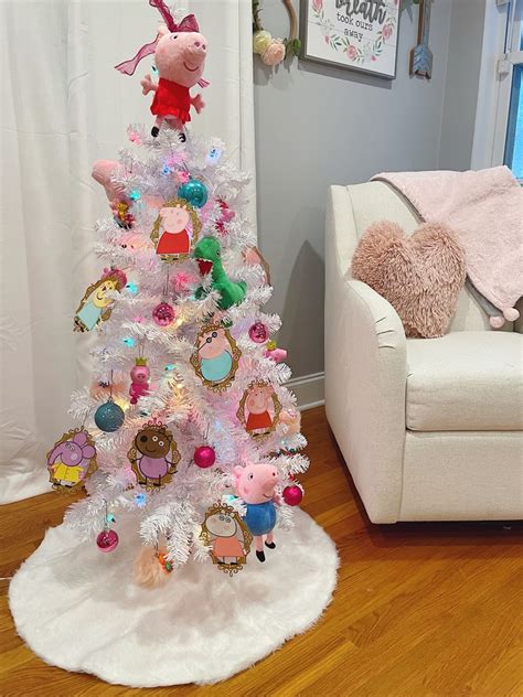 Peppa pig tree #PeppaPig #PeppaPigChristmas #PeppaPigTree #PeppaDecor ...