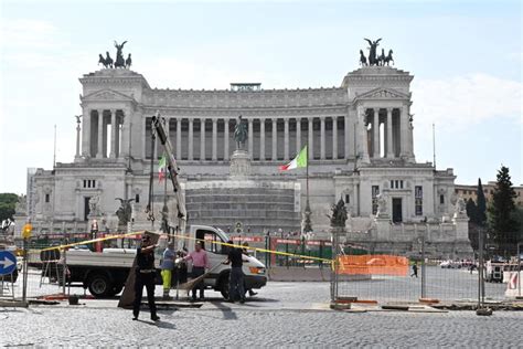 Nuova viabilità a Piazza Venezia code e traffico tendenzediviaggio it