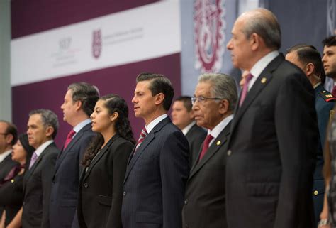 Entrega De La Presea L Zaro C Rdenas D A Del Polit Cnico