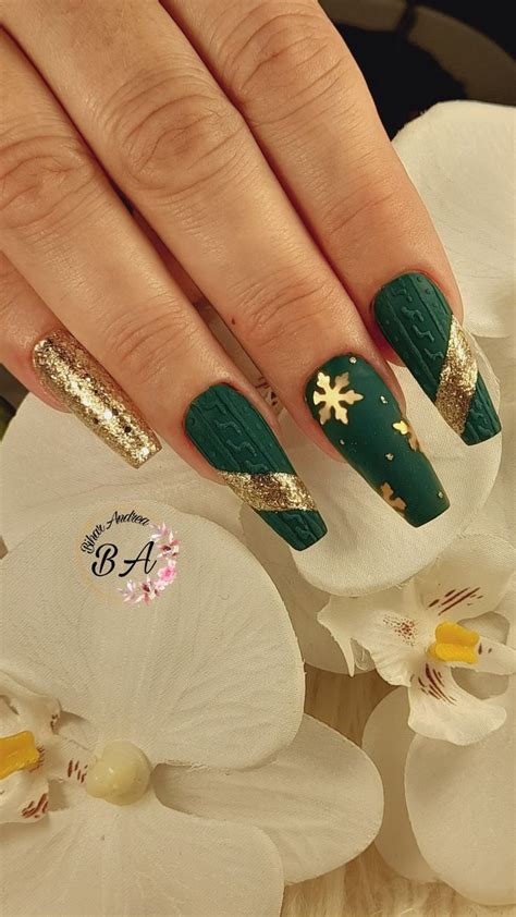 Green Christmas Nail Holiday Nails Christmas Holiday Nail Art Glamorous Nails