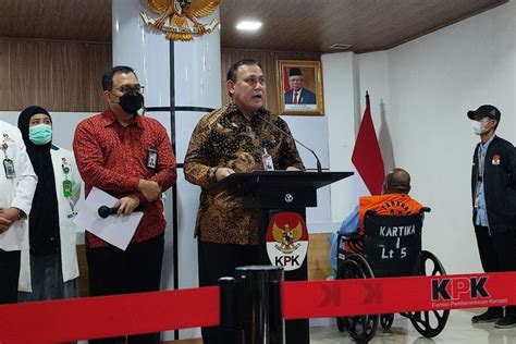 Gubernur Papua Lukas Enembe Resmi Ditahan KPK