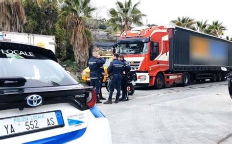 Sanremo Studenti Travolti Da Un Camion Muore Enne La Ragione