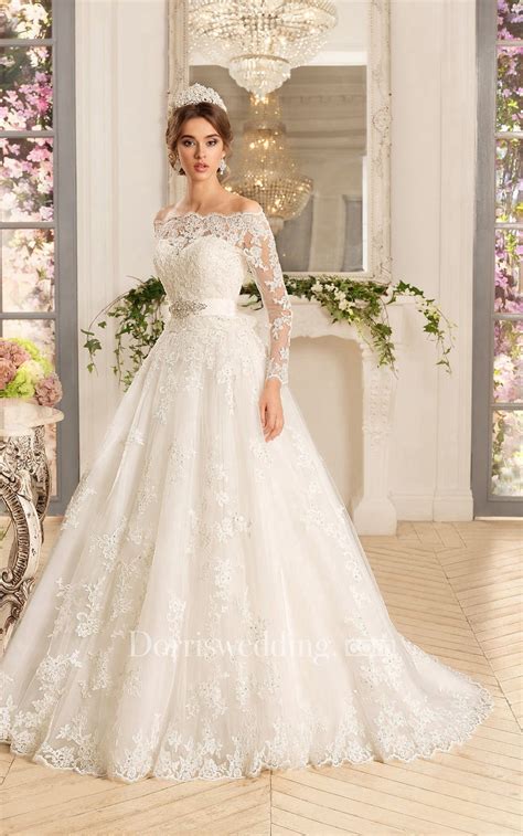 A Line Long Sweetheart Sleeveless Lace Dress With Cape And Appliques