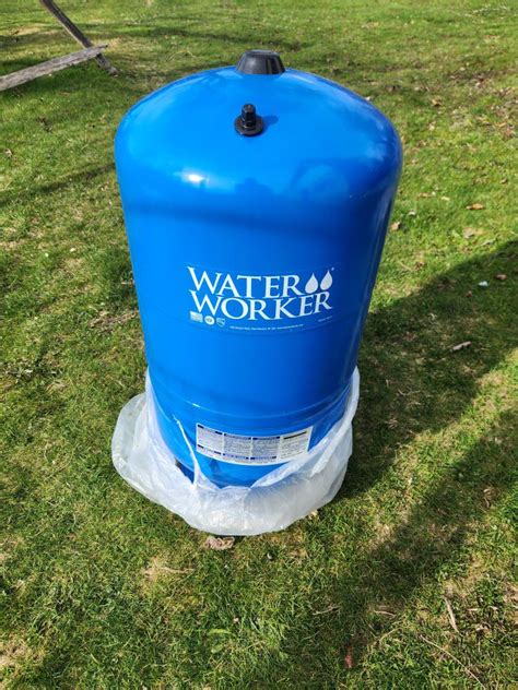 Water Worker 2 Gallon Vertical Pressure Tank In The