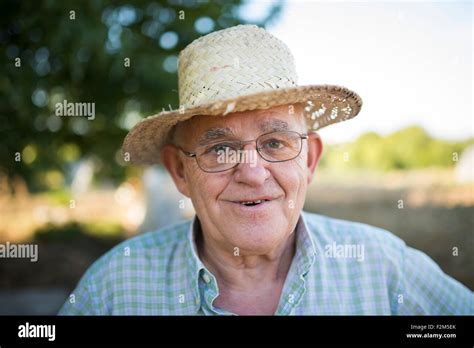 Farmer Straw Hat Portrait Hi Res Stock Photography And Images Alamy