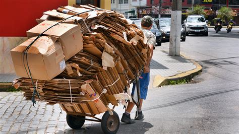 Catadores são responsáveis por 90 do lixo reciclado no Brasil