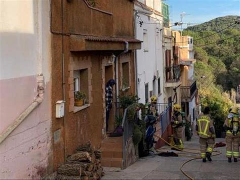 Cala Foc A Casa Seva A Blanes I Sentrega A La Policia Municipal De