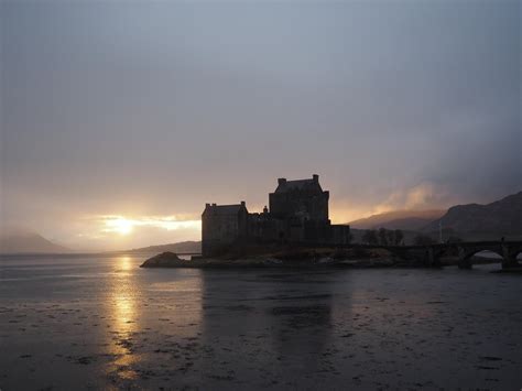 Eilean Donan, Scotland [OC] : r/Castleporn