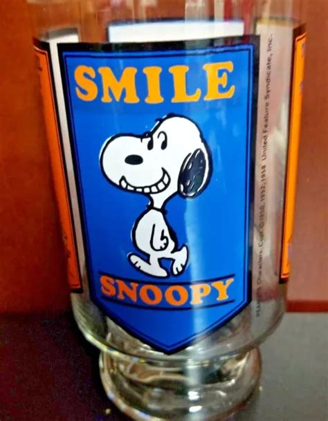 RARE VINTAGE CHARLIE Brown Linus Lucy Snoopy Peanuts Glass 7 Tall