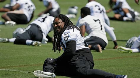 Oakland Raiders Marshawn Lynch Is Soaking Up The System Sacramento Bee