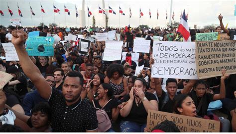 Protesta de jóvenes en la Plaza de la Bandera cumple 2 años