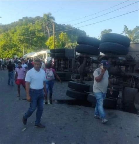 Accidente Entre Cami N Y Autobus Del Transporte Escolar Deja Varios