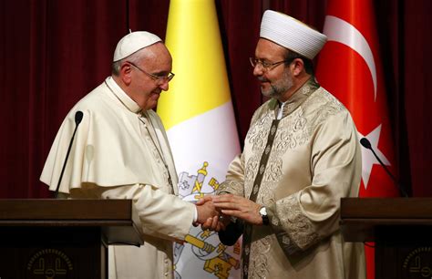 Pope Francis Prays in the Blue Mosque in Istanbul | America Magazine