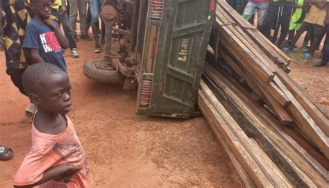 Kamsar Un Camion Se Renverse Deux Morts Avenirguinee Org