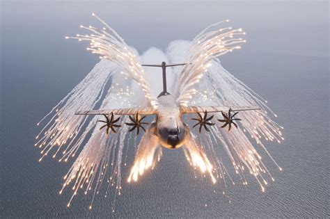 Vu Du Ciel Pyrotechnie Militaire Par L A400M D Airbus