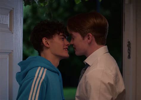 Pin By Ally On Heartstopper Cute Gay Couples Cute Gay Charlie