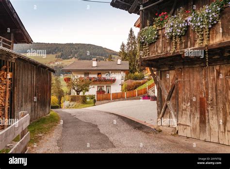 21 OKTOBER 2018 SANTA MAGDALENA ITALIEN Ein Malerisches Dorf Mit