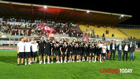 Us Livorno La Presentazione Della Squadra Al Picchi